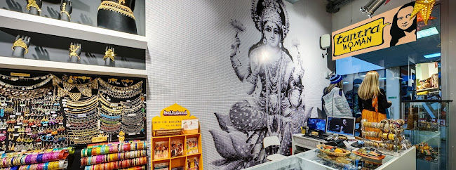 obok Rossmanna, Centrum Targowa, Targowa 33A/Lokal 25, 03-728 Warszawa