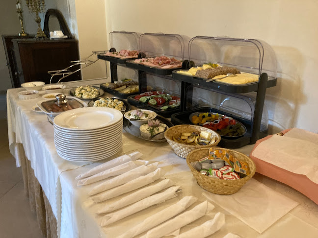 Dwór Stary Chotów – restauracja i hotel