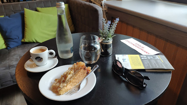 Opinii despre Międzypokoleniowa Klubokawiarnia Domu Kultury Śródmieście în Warszawa - Gastronomia