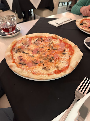 Opinii despre Restauracja włoska, Pizzeria ATRIUM în Lublin - Gastronomia