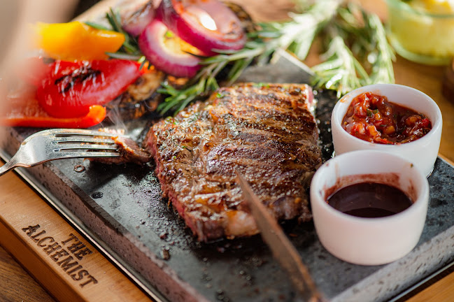 Opinii despre The Alchemist Grill & Cocktail în Warszawa - Gastronomia