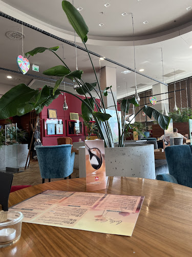 CH Avenida, Stanisława Matyi 2, 61-586 Poznań