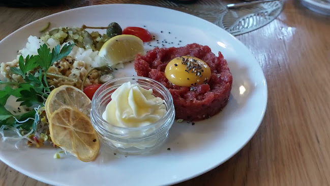 Malinowy Bzyk Restauracja