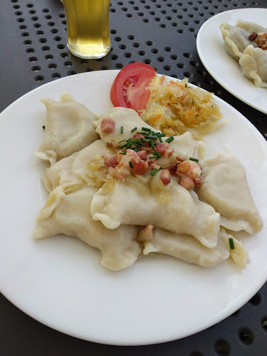Pierogarnia Pod Blaszanym Kotem Swojskie Jedzenie Pierogi - Gastronomia