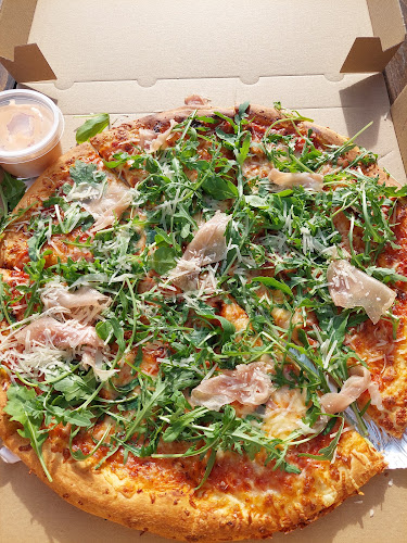 https://www.facebook.com/PizzeriiUNO/