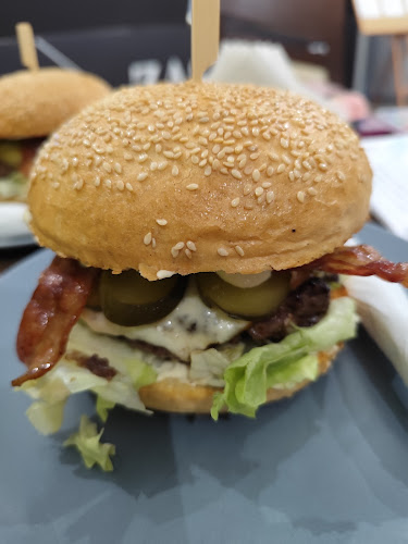 Restauracja Zasolony Burger & More