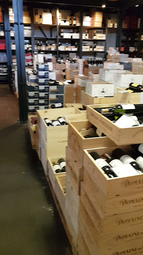 Opinii despre Mielżyński Burakowska - Wine Bar & Sklep z winem în Warszawa - Gastronomia