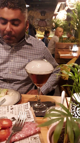 Opinii despre The Alchemist Grill & Cocktail în Warszawa - Gastronomia