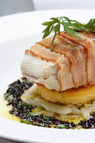 Hebdów 230 (naprzeciw klasztoru, 32-120