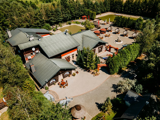 Restauracja "Dolina Trzech Stawów" w Dębowcu