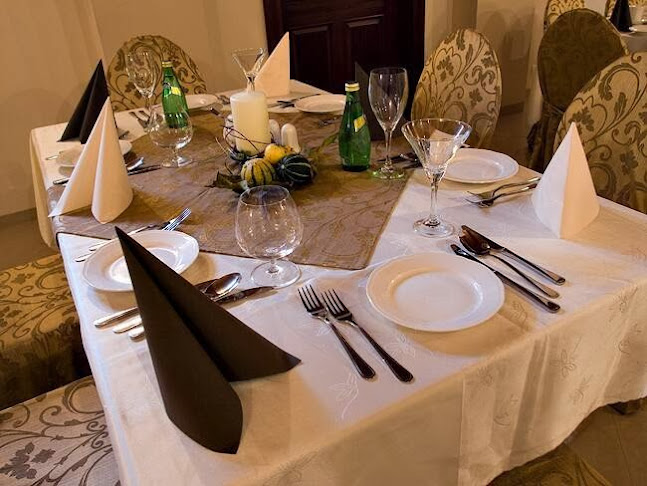 Dwór Stary Chotów – restauracja i hotel