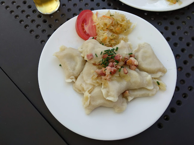 Pierogarnia Pod Blaszanym Kotem Swojskie Jedzenie Pierogi