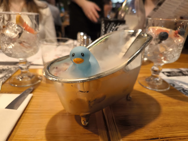 Opinii despre The Alchemist Grill & Cocktail în Warszawa - Gastronomia