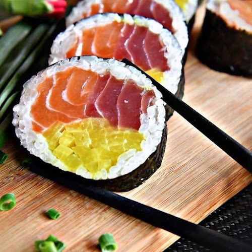 Okinawa Sushi&Grill - Gastronomia