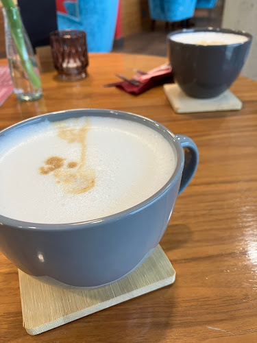 CH Avenida, Stanisława Matyi 2, 61-586 Poznań