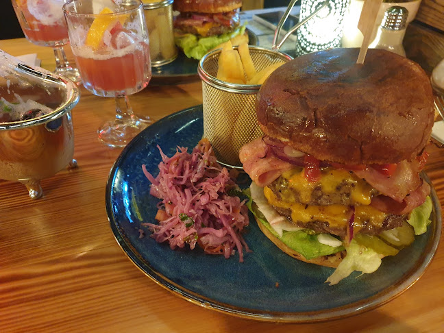 Comentarii opinii despre The Alchemist Grill & Cocktail