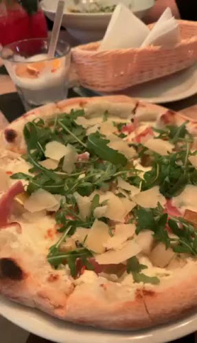 Opinii despre Scena Bar & Restaurant în Piła - Gastronomia