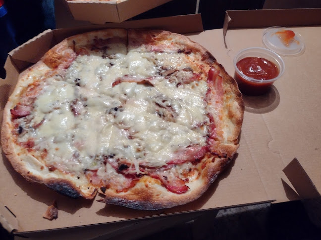 Pizza z pieca opalanego drewnem