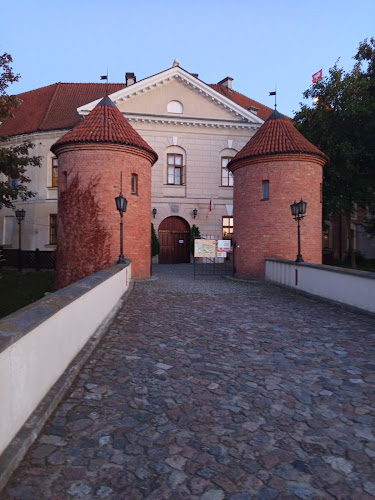 Szkolna 11, 06-100 Pułtusk