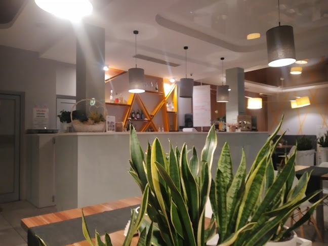http://www.facebook.com/pauzarestauracja