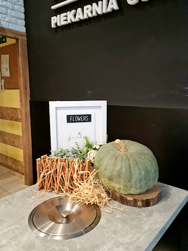 Opinii despre Piekarnia & Cukiernia Machela - Kłodzko Galeria Twierdza - Pieczywo na naturalnym zakwasie - pyszne Ciasta în Kłodzko - Gastronomia