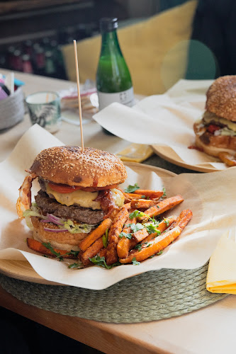 Opinii despre Burger Mama în Warszawa - Gastronomia