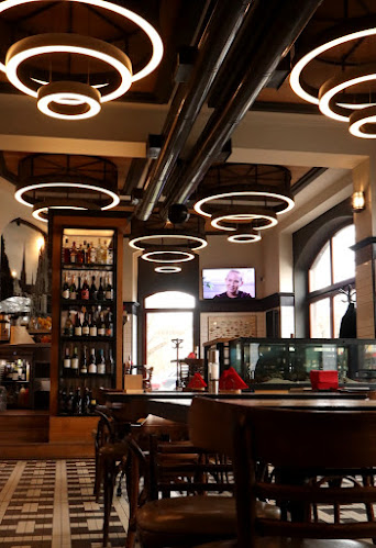 Paprykarz Fish Market - Gastronomia