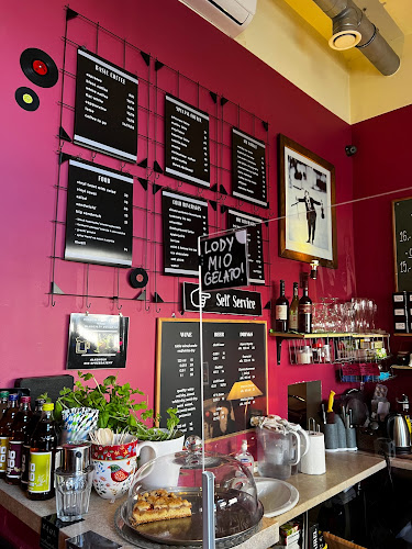 Comentarii opinii despre Vinyl Cafe