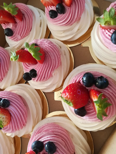 Dominika Z Wypiekami - pracownia tortów i ciast artystycznych - Gastronomia