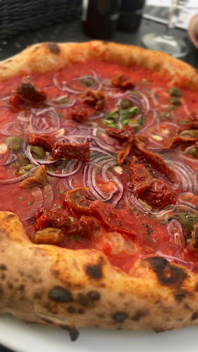 Opinii despre Forni Rossi Napule Pizza în Poznań - Gastronomia