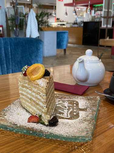 CH Avenida, Stanisława Matyi 2, 61-586 Poznań