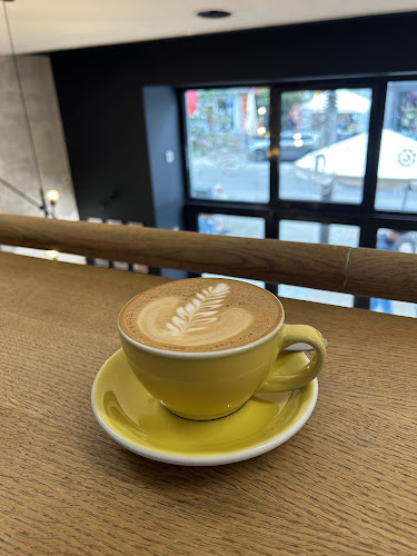 https://www.facebook.com/coffeeshop.happypeople