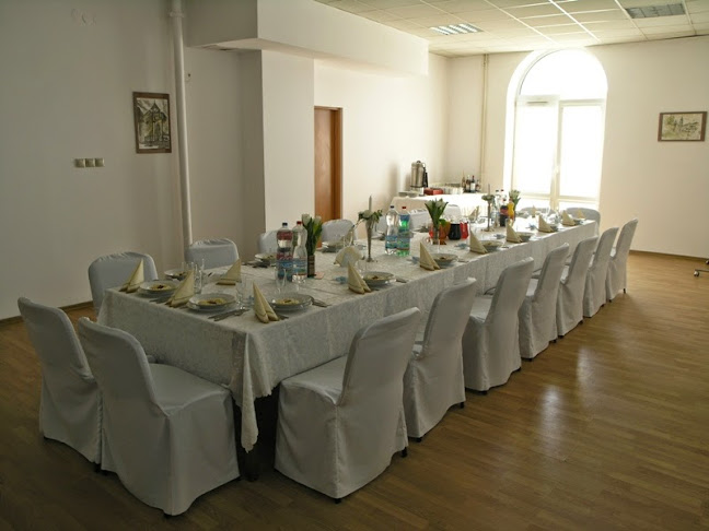 Kopińska 12/16 (róg ul. Kopińskiej i, Białobrzeska, 02-321 Warszawa