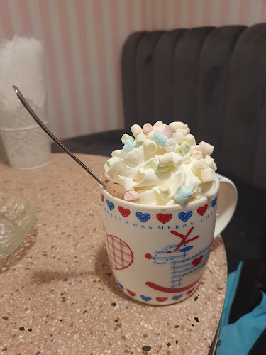 Magdalenka Lodziarnia Cukiernia