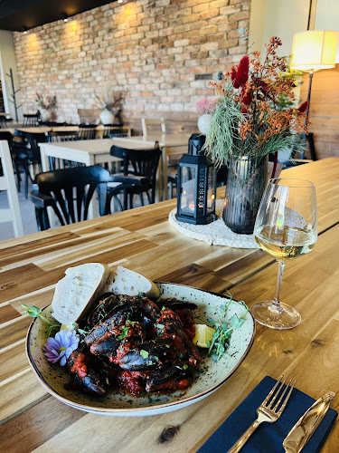 Family Restaurant & Cafe