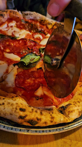 Opinii despre MENO MALE Pizza Napoletana No 970 în Bielsko-Biała - Gastronomia