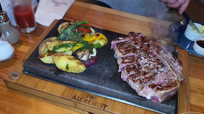 Opinii despre The Alchemist Grill & Cocktail în Warszawa - Gastronomia