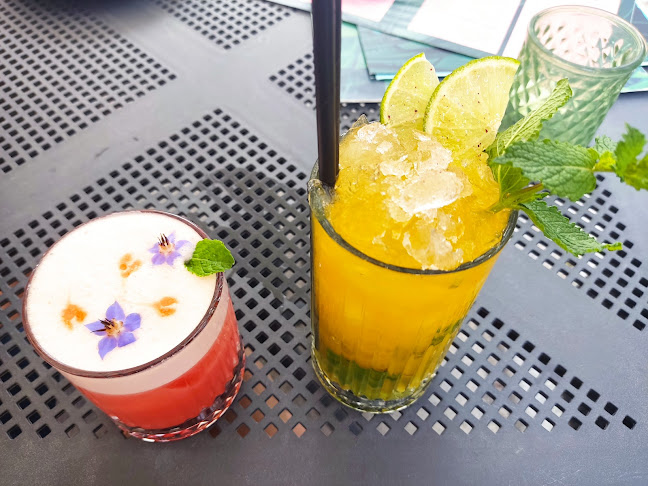 COCONUT BAR AND RESTAURANT - Gastronomia