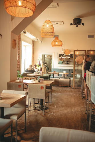 Opinii despre CAVA Organic Bistro Café în Warszawa - Gastronomia