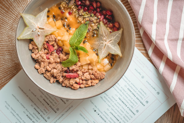 Opinii despre CAVA Organic Bistro Café în Warszawa - Gastronomia