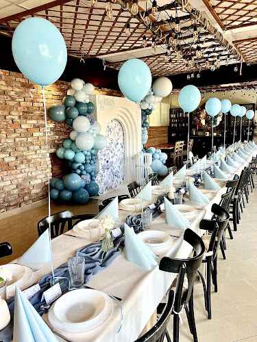 Family Restaurant & Cafe