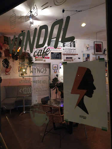 Comments and reviews of Vandal Cafe
