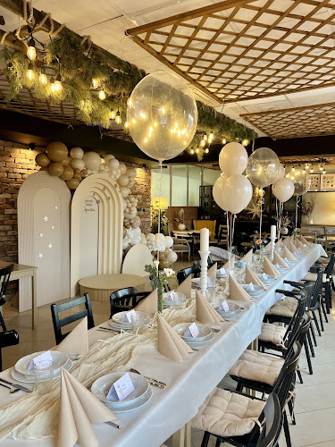 Opinii despre Family Restaurant & Cafe în Poznań - Gastronomia