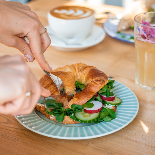 Al. Jerozolimskie 98, 00-807 Warszawa