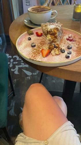 Opinii despre CAVA Organic Bistro Café Złote Tarasy în Warszawa - Gastronomia