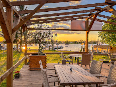 Marina Rydzewo Bistro Port Domki na Mazurach