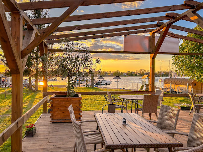 Marina Rydzewo Bistro Port Domki na Mazurach