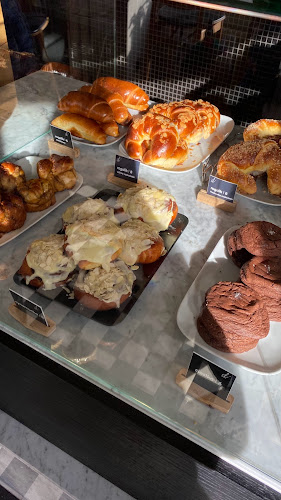 Di Bakery / Piekarnia Dinette Open Times