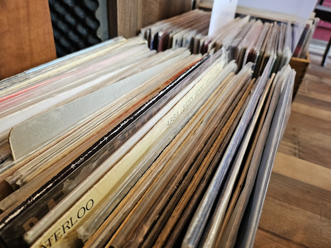 Comentarii opinii despre Vinyl Cafe