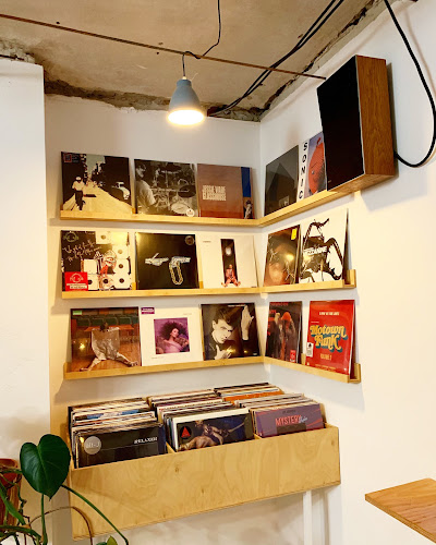 HAŁAS Coffee+Vinyl - Warszawa